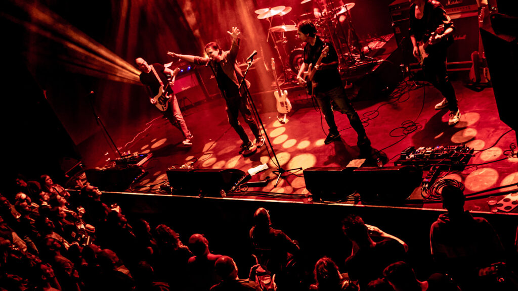 Pearl Jam by Rearviewmirror + Radiohead by Lost Child in Zuid-Holland
