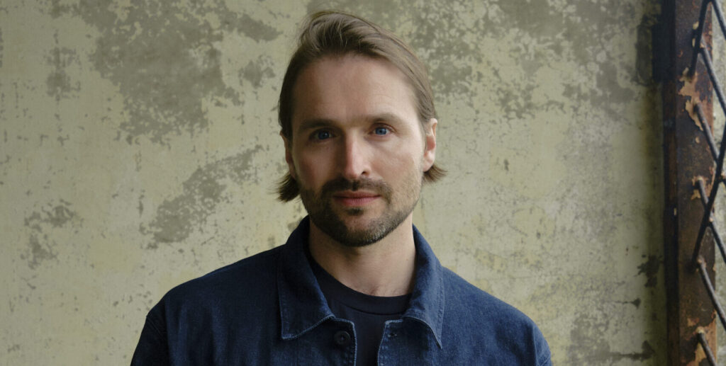Hayden Thorpe performing the songs of Wild Beasts (UK) in Zuid-Holland