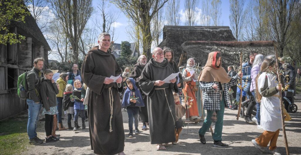 Allerheiligen processie en allerzielen gezangen in Alphen aan den Rijn