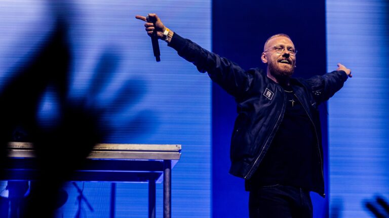 Roberto Rosso afsluiter op Waves of Praise festival (avondprogramma) — muziek in Zuid-Holland